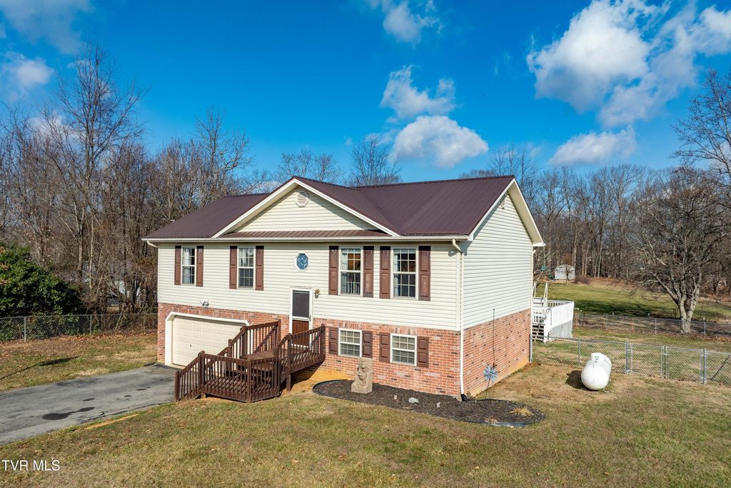 Photo of 115 Maple Ridge Drive, Jonesborough, TN 37659 (MLS # 9989937)