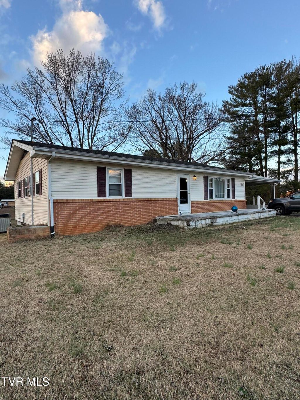 Photo of 6890 Newport Highway, Greeneville, TN 37743 (MLS # 9988834)