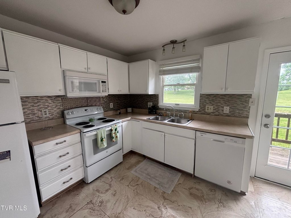 Photo of 182 Oakcrest Circle, Bristol, VA 24201 (MLS # 9987072)