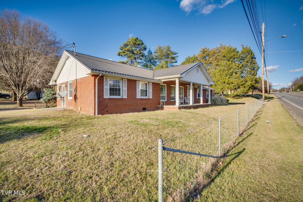 Photo of 102 Russell Drive, Rogersville, TN 37857 (MLS # 9978455)
