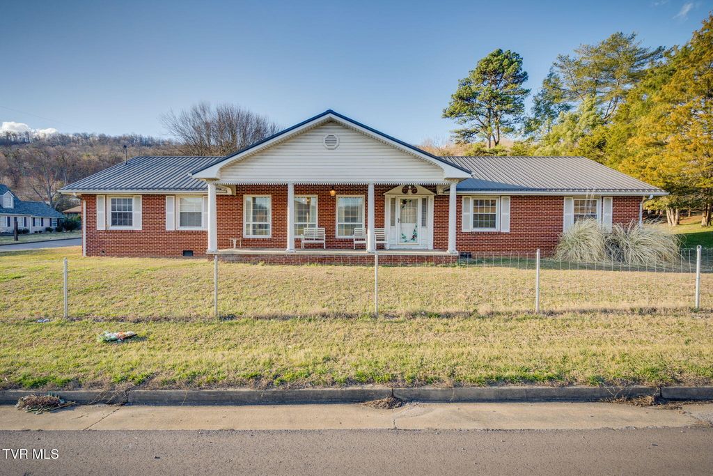 Photo of 102 Russell Drive, Rogersville, TN 37857 (MLS # 9978455)