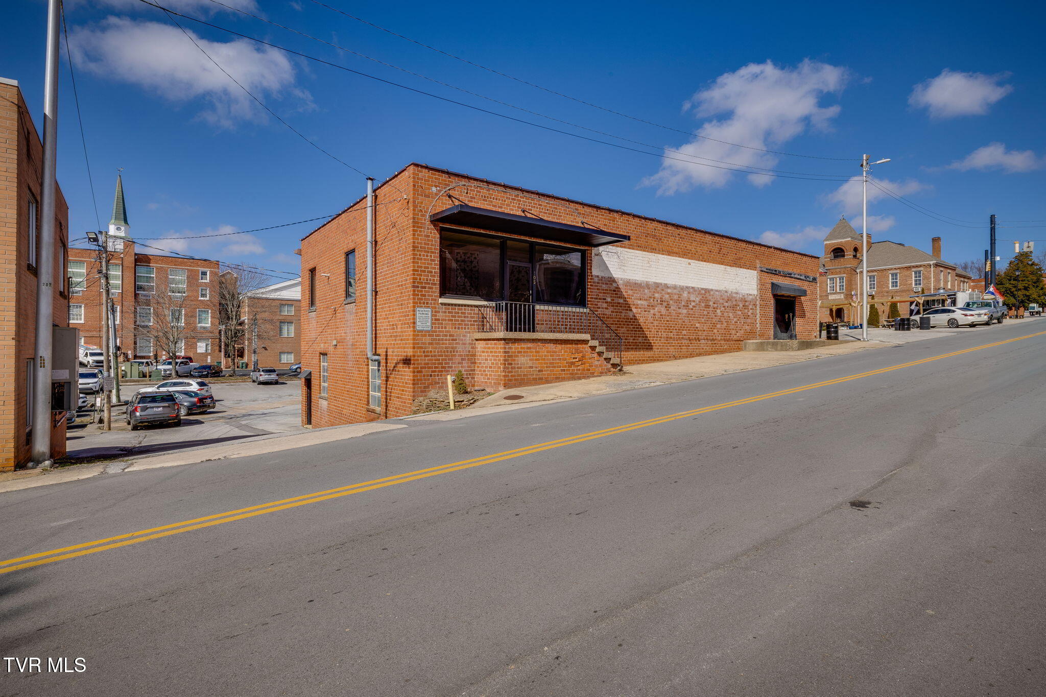 105 North College Street