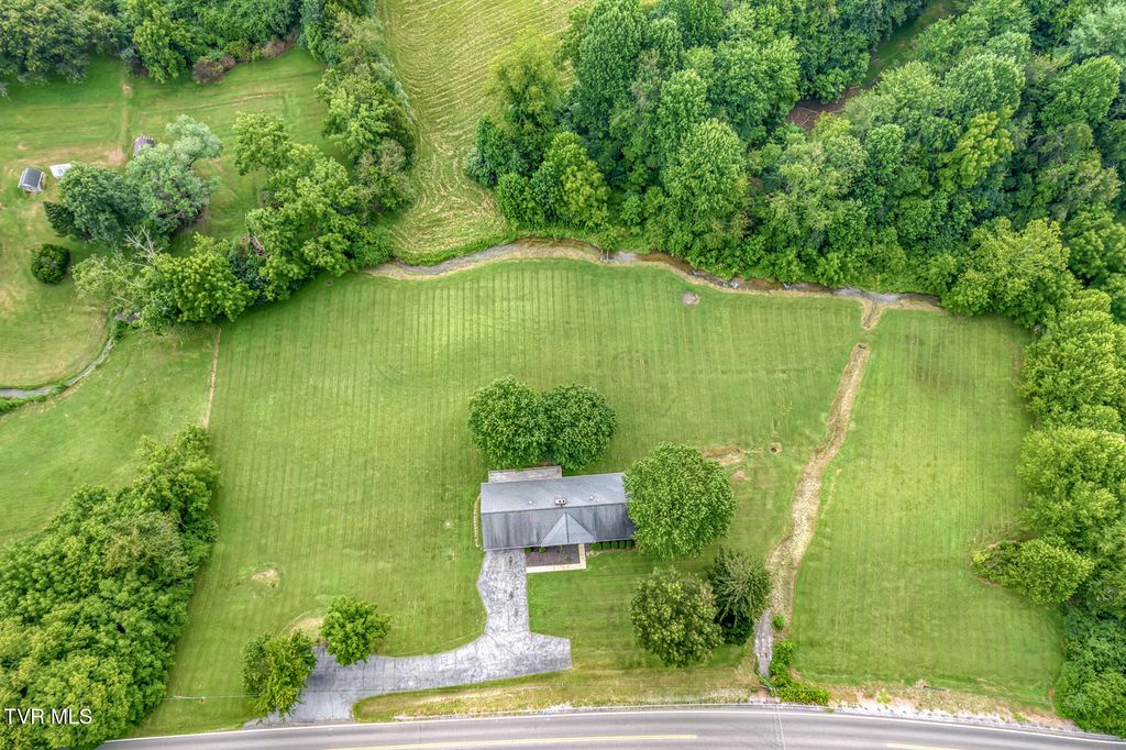 Photo of 5509 Memorial Boulevard, Kingsport, TN 37664 (MLS # 9984044)