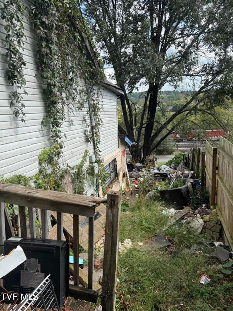 Tiny photo for 931 Maple Street, Bristol, VA 24201 (MLS # 9986383)
