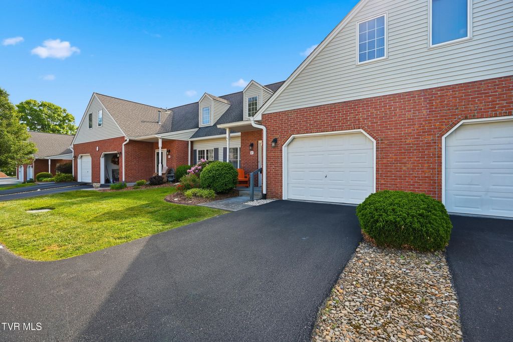 Photo of 1725 Lakeview Drive #Unit 41, Johnson City, TN 37601 (MLS # 9994957)