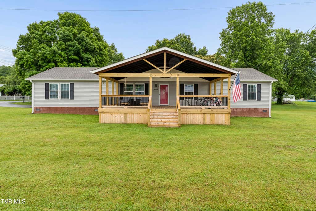 Photo of 117 Lincoln Street, Unicoi, TN 37692 (MLS # 9996279)