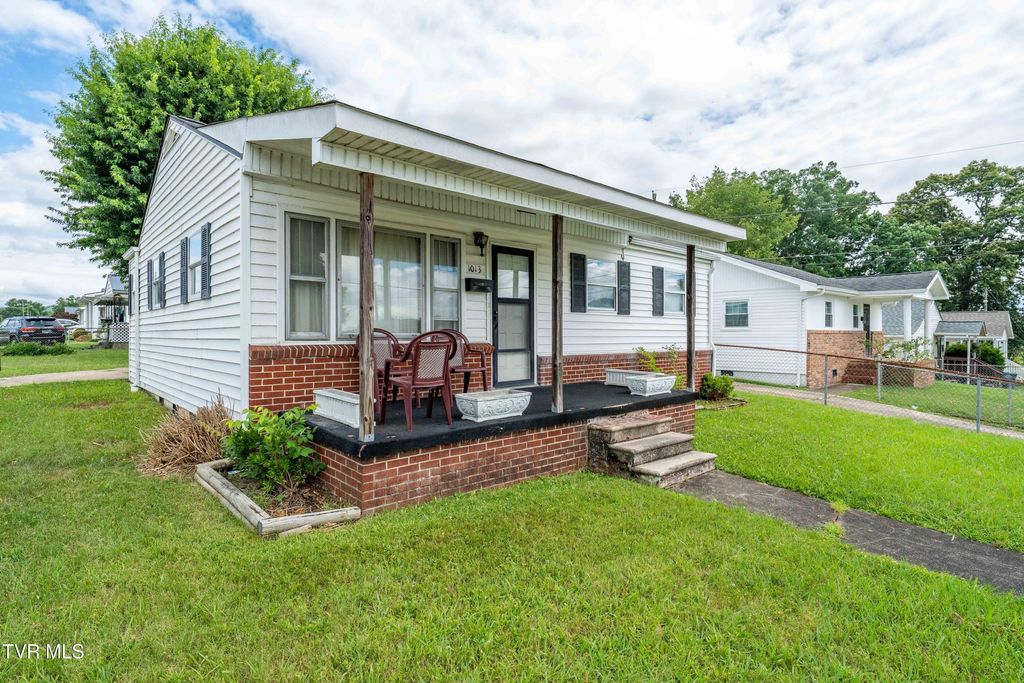 Photo of 1013 Lamont Street, Kingsport, TN 37664 (MLS # 9997307)