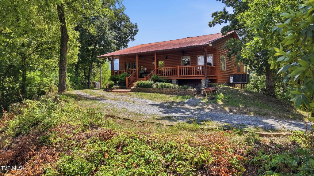Photo of 2607 Wildwood Road, Dandridge, TN 37725 (MLS # 10000252)