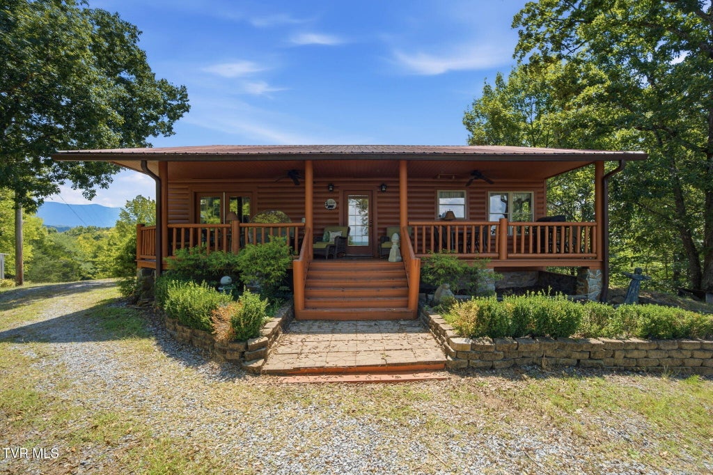 Photo of 2607 Wildwood Road, Dandridge, TN 37725 (MLS # 10000252)