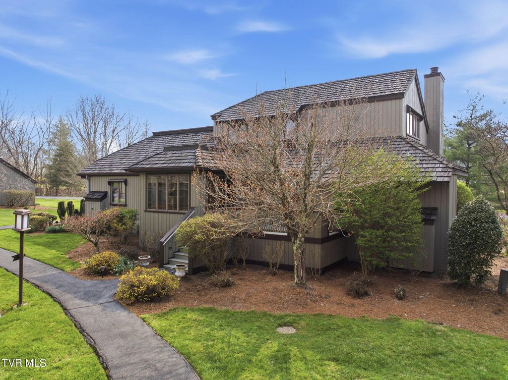 Photo of 136 Columbine Road, Kingsport, TN 37660 (MLS # 9992938)