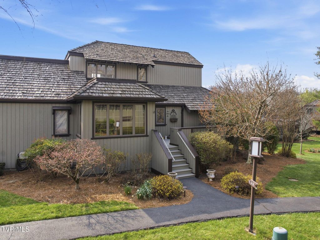 Photo of 136 Columbine Road, Kingsport, TN 37660 (MLS # 9992938)