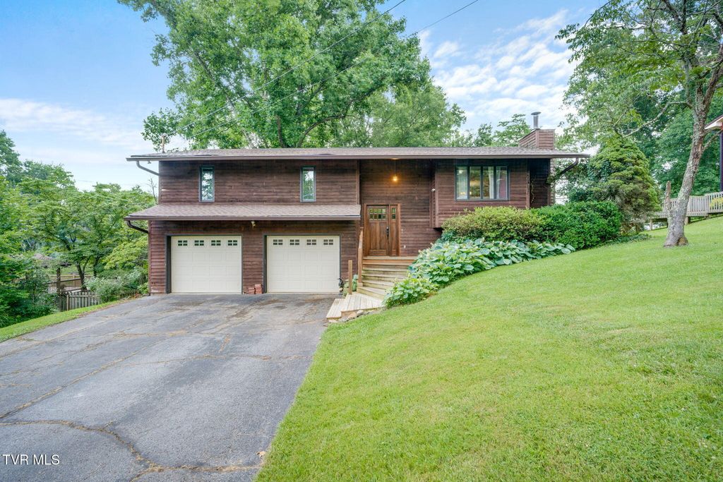 Photo of 304 Highland Road, Jonesborough, TN 37659 (MLS # 9997060)