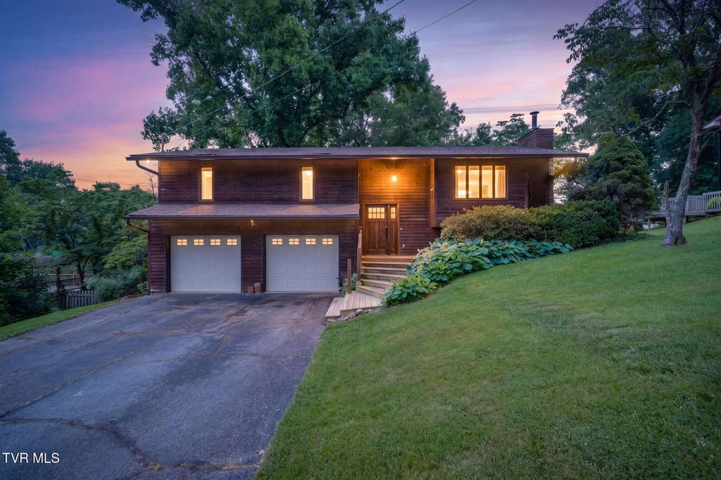 Photo of 304 Highland Road, Jonesborough, TN 37659 (MLS # 9997060)