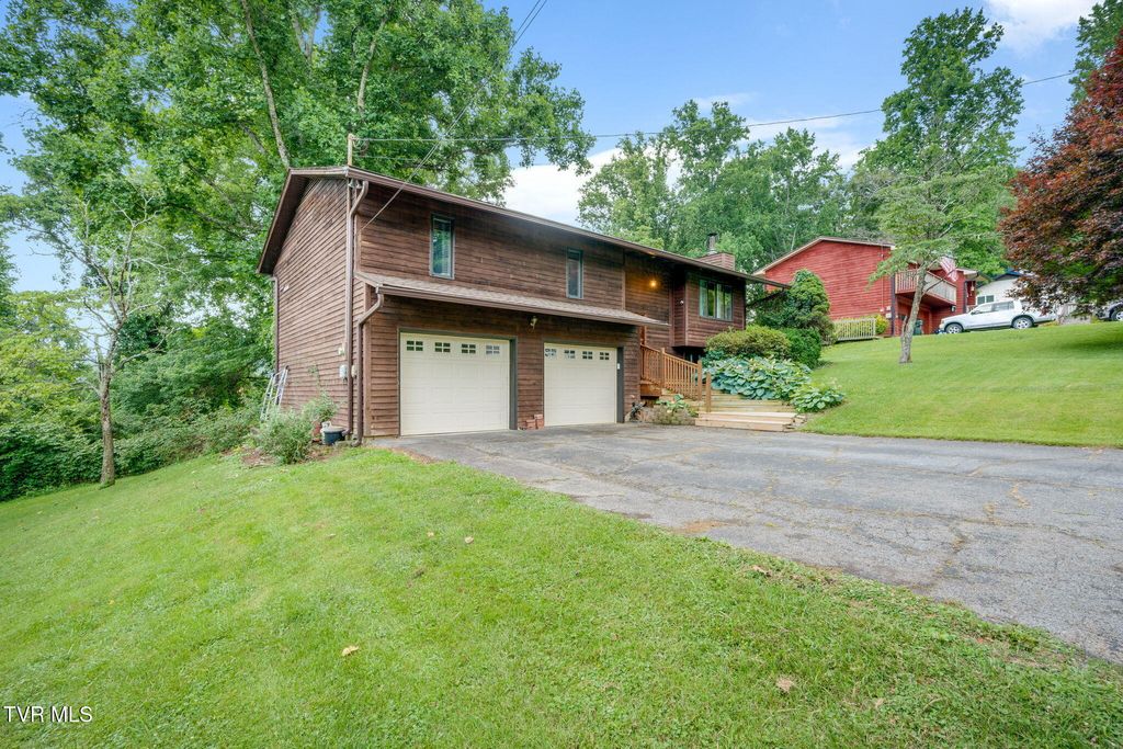 Photo of 304 Highland Road, Jonesborough, TN 37659 (MLS # 9997060)