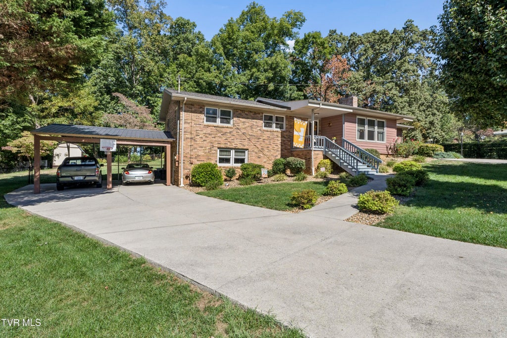Photo of 311 Lambeth Drive, Johnson City, TN 37601 (MLS # 10001853)