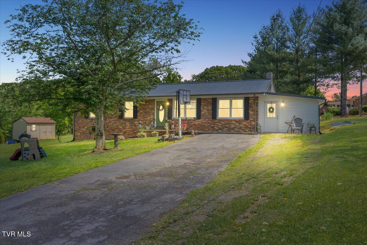 224 Dogwood Drive, Surgoinsville, Tennessee image 2