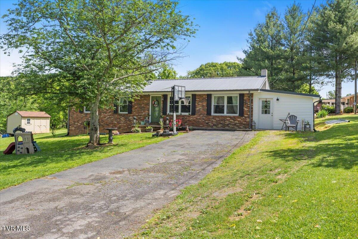 224 Dogwood Drive, Surgoinsville, Tennessee image 3