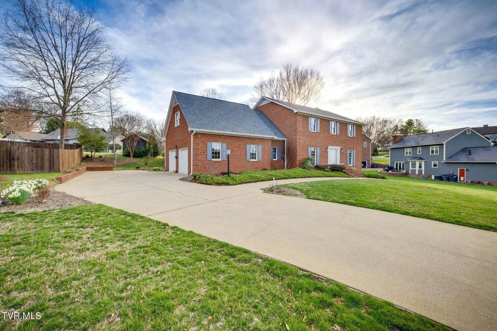 Photo of 2017 Springfield Avenue, Kingsport, TN 37664 (MLS # 9977881)