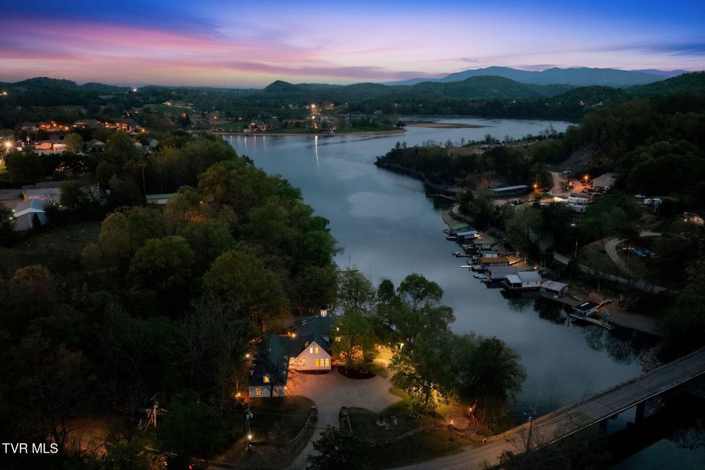 Photo of 133 Knob Creek Dock Road, Johnson City, TN 37601 (MLS # 9994355)