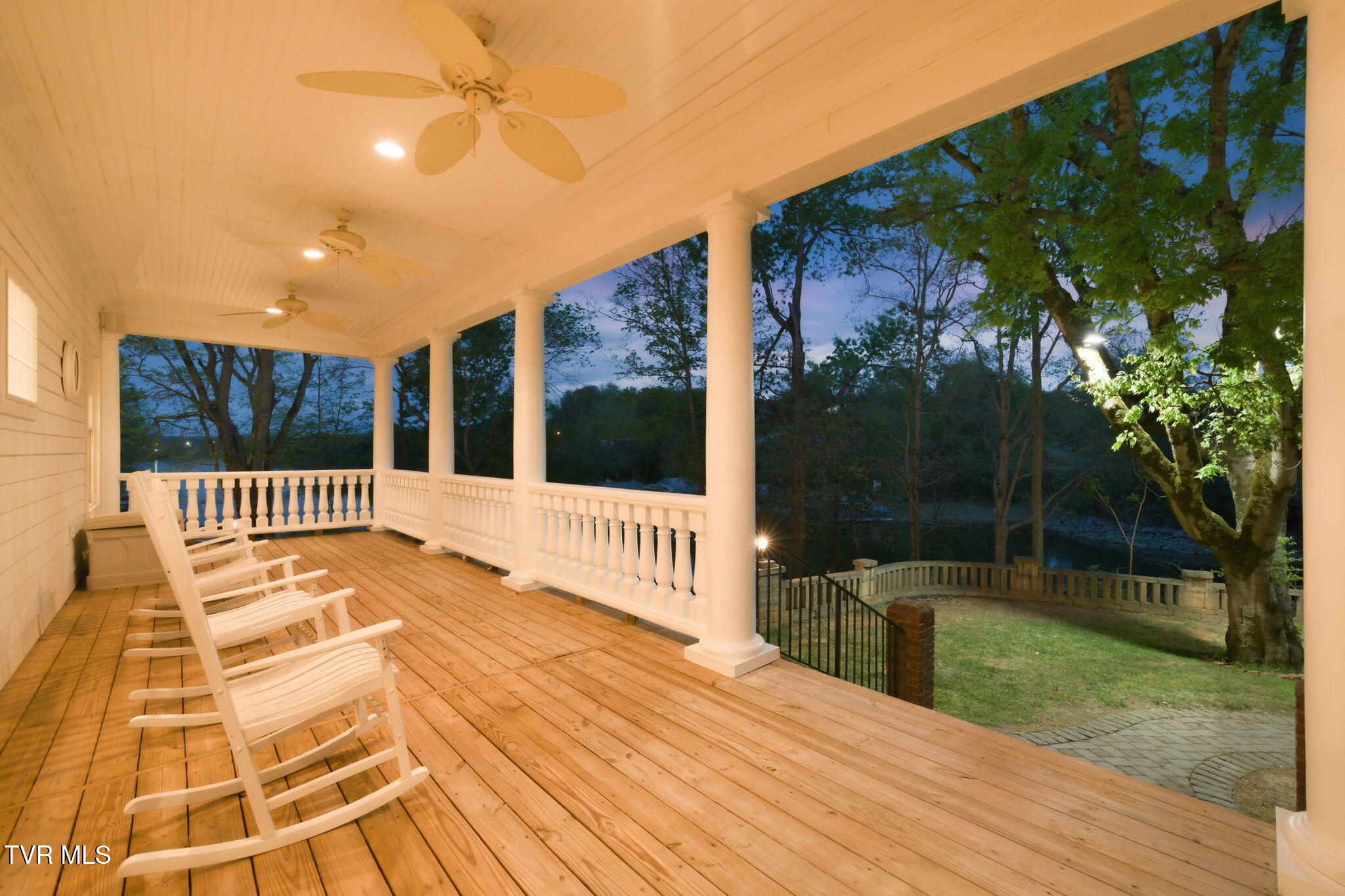 133 Knob Creek Dock Road