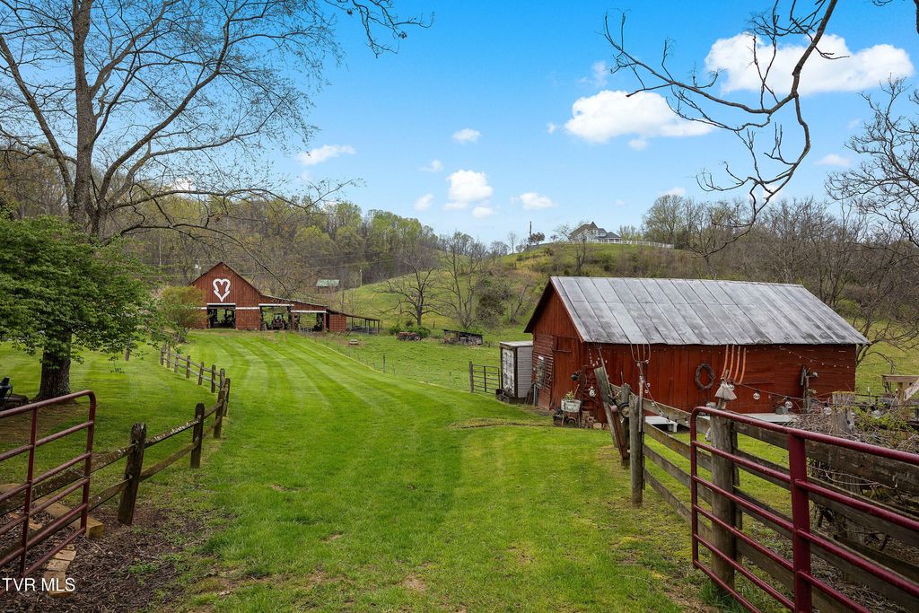 Photo of 374 Sycamore Shoals Drive, Elizabethton, TN 37643 (MLS # 9995673)