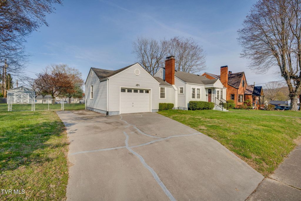 Photo of 2716 Linden Road, Kingsport, TN 37664 (MLS # 9993038)