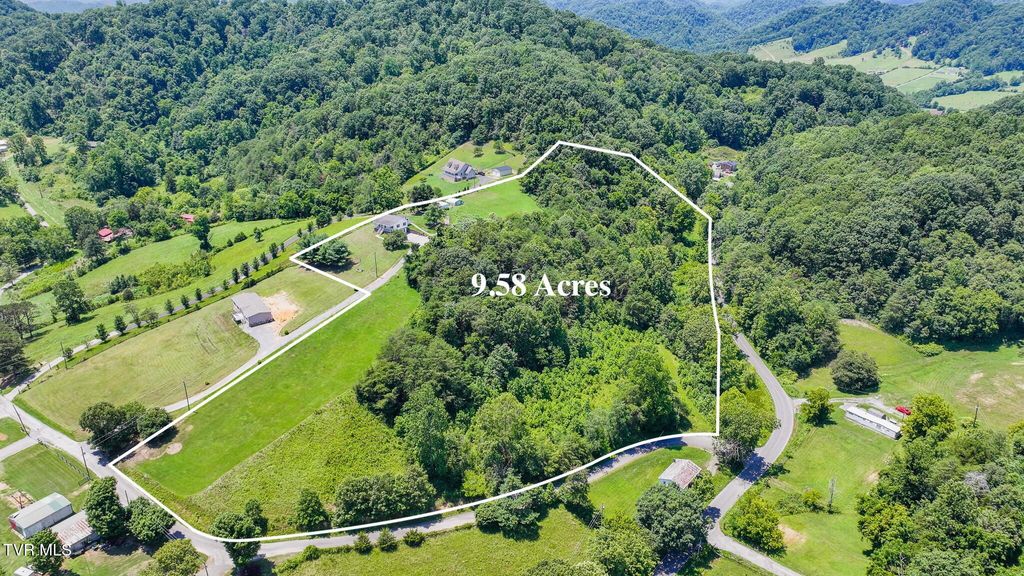 Photo of 124 Maple Crest Circle, Surgoinsville, TN 37873 (MLS # 9982821)