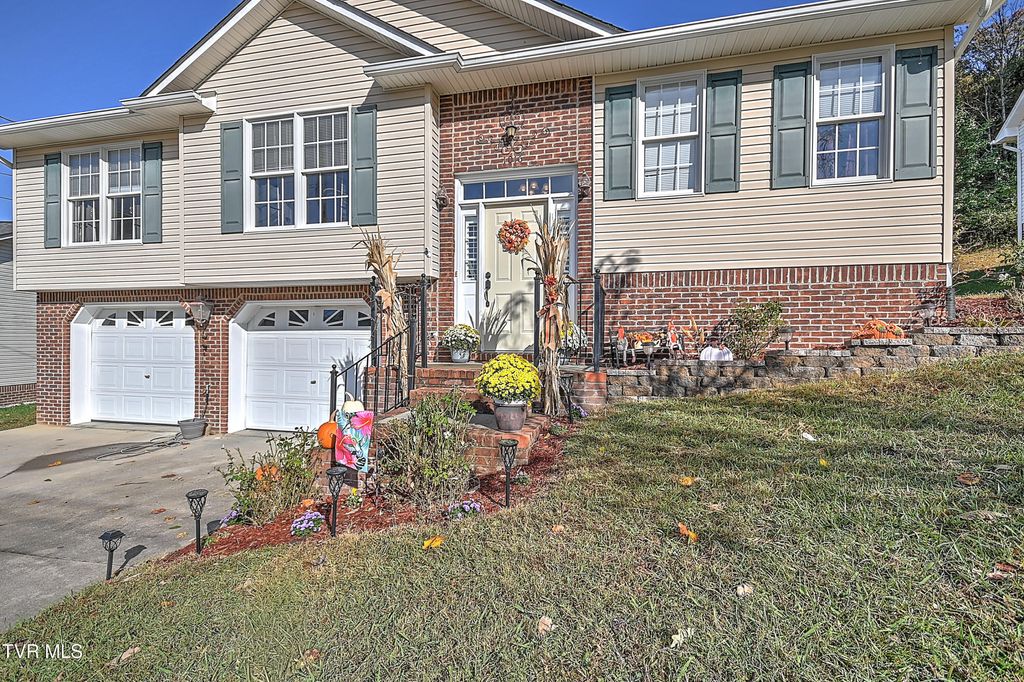 Photo of 1016 Carrington Court, Kingsport, TN 37660 (MLS # 9987373)