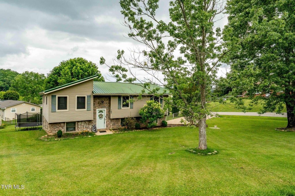Photo of 147 Hillcrest Circle, Jonesborough, TN 37659 (MLS # 9997229)