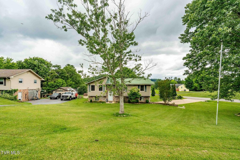 Photo of 147 Hillcrest Circle, Jonesborough, TN 37659 (MLS # 9997229)