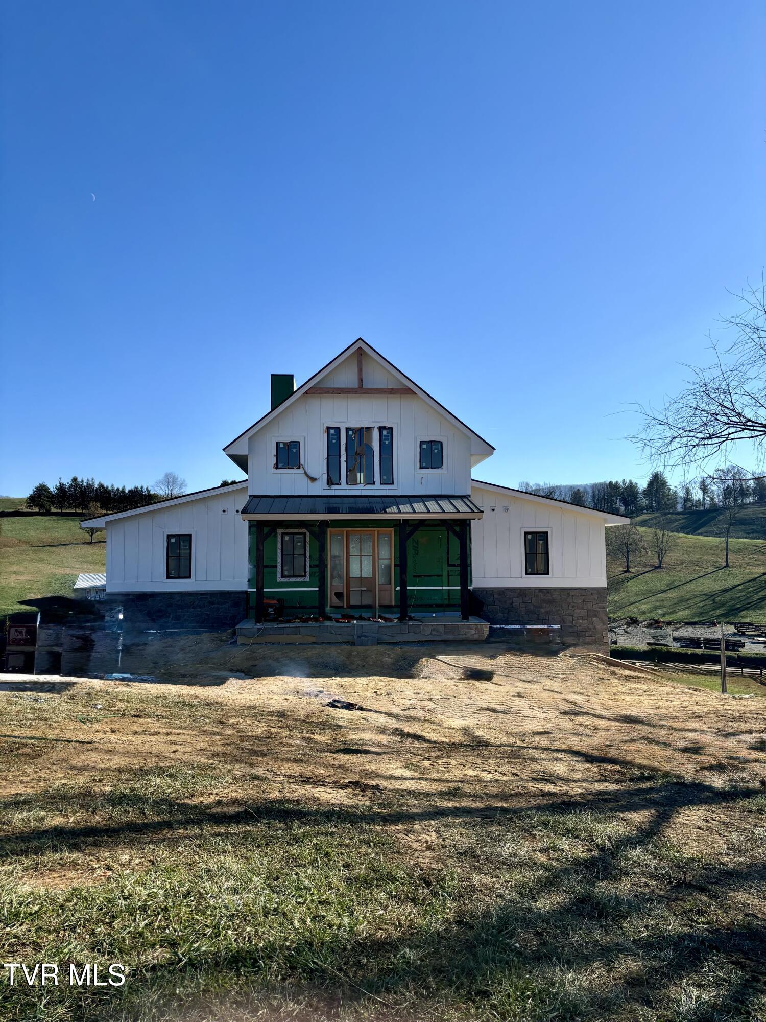 190 Farmhouse Village Trail, Butler, Tennessee image 1