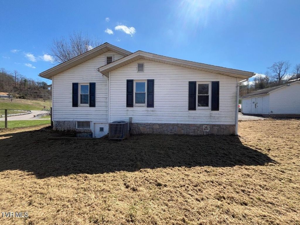 Photo of 137 Crestview Drive, Fall Branch, TN 37656 (MLS # 9992453)