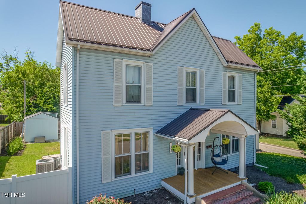Photo of 123 Unaka Avenue, Johnson City, TN 37601 (MLS # 9996438)