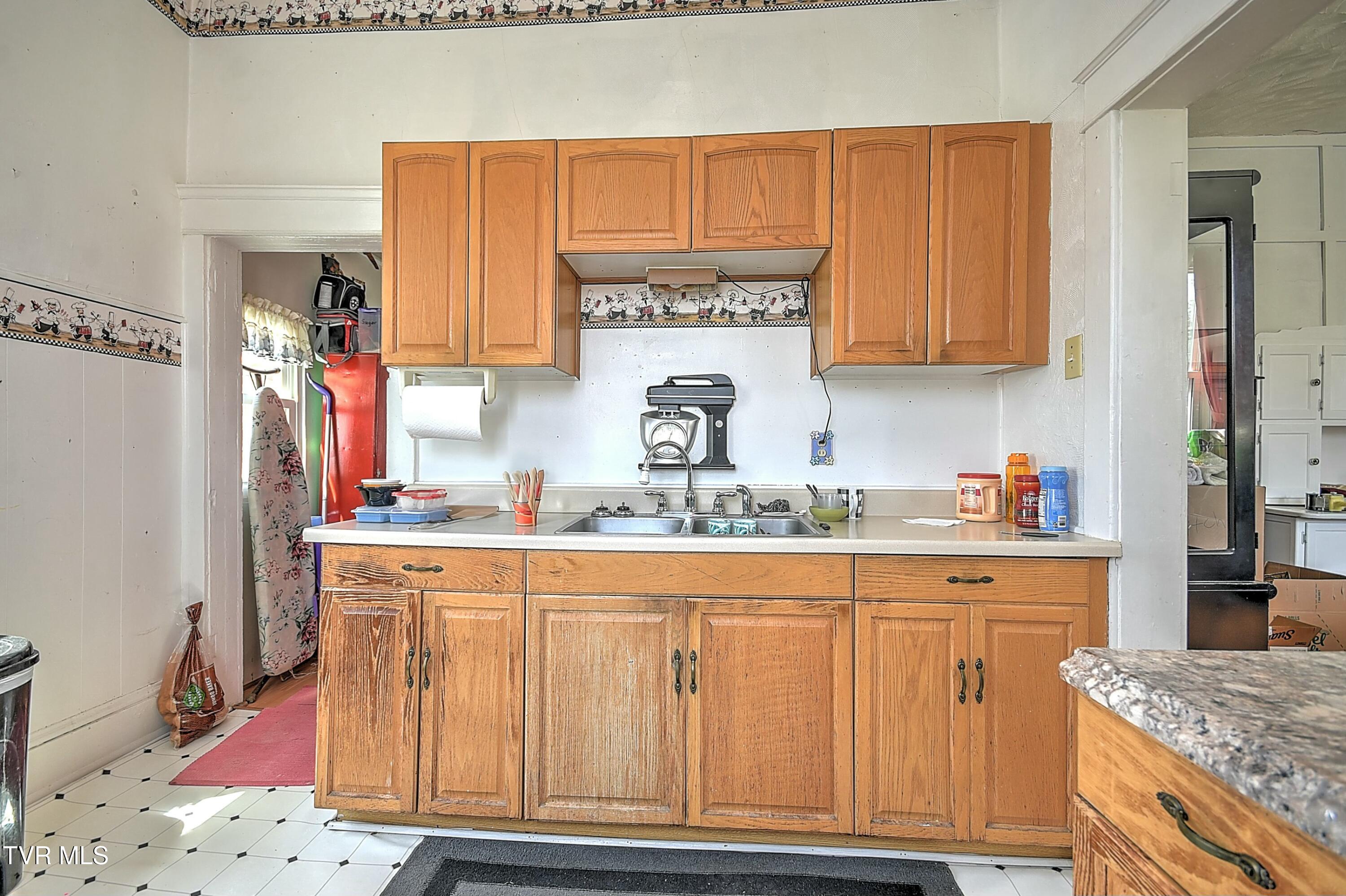 908 Weaver Pike, Bristol, Tennessee image 25