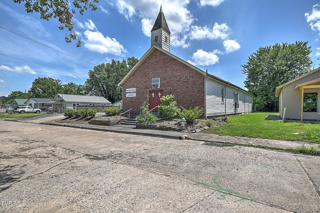 Photo of 2225 Ashwood Avenue, Kingsport, TN 37664 (MLS # 9988260)