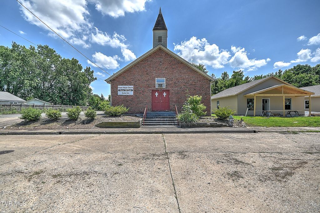 Photo of 2225 Ashwood Avenue, Kingsport, TN 37664 (MLS # 9988260)