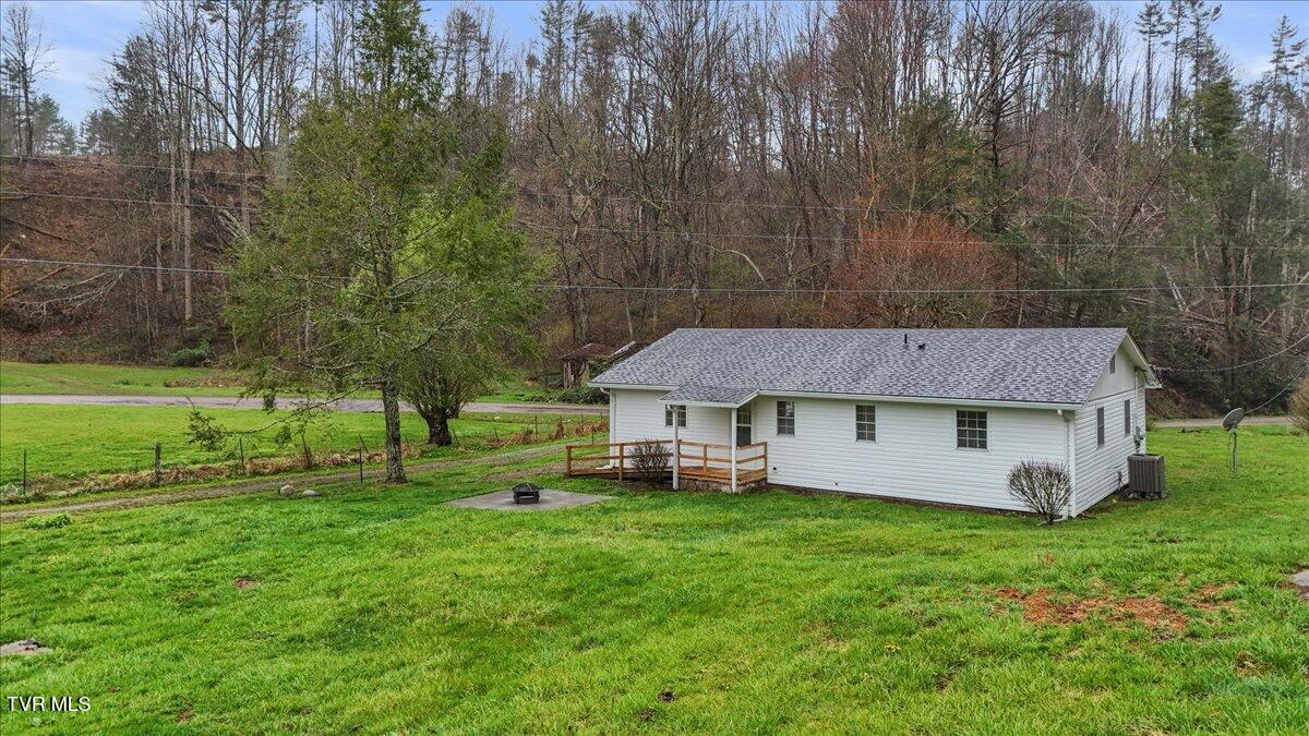 1301 Slimp Branch Road, Mountain City, Tennessee image 6