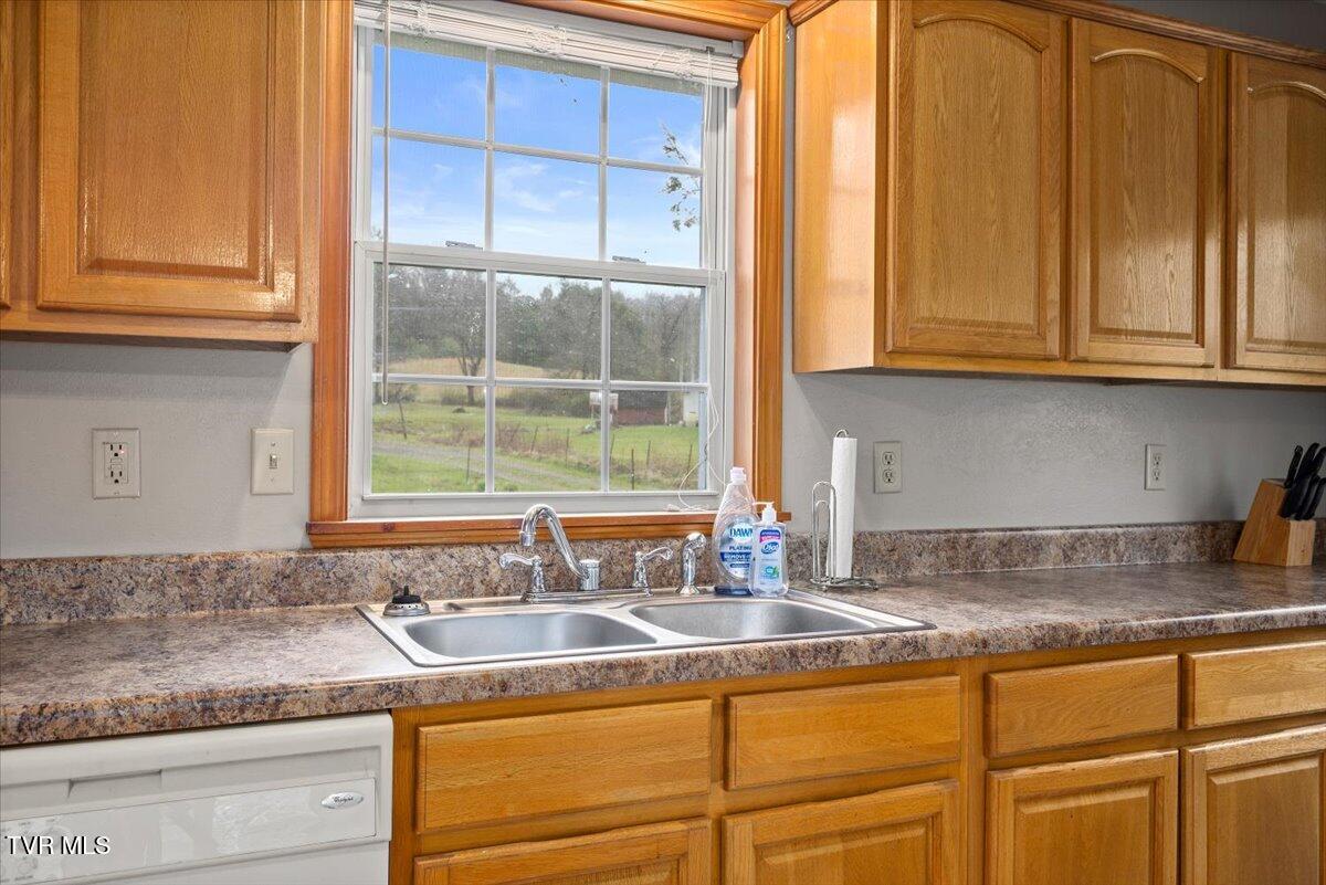1301 Slimp Branch Road, Mountain City, Tennessee image 20