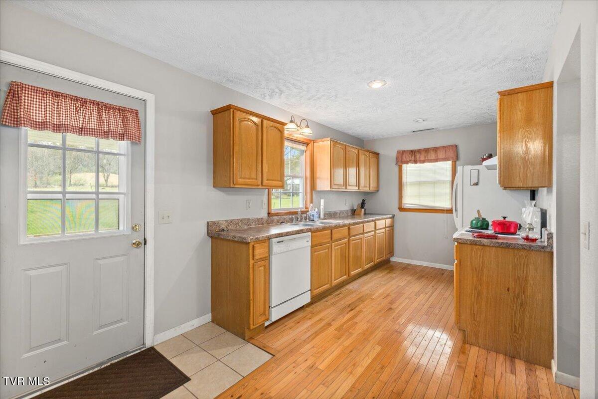 1301 Slimp Branch Road, Mountain City, Tennessee image 17