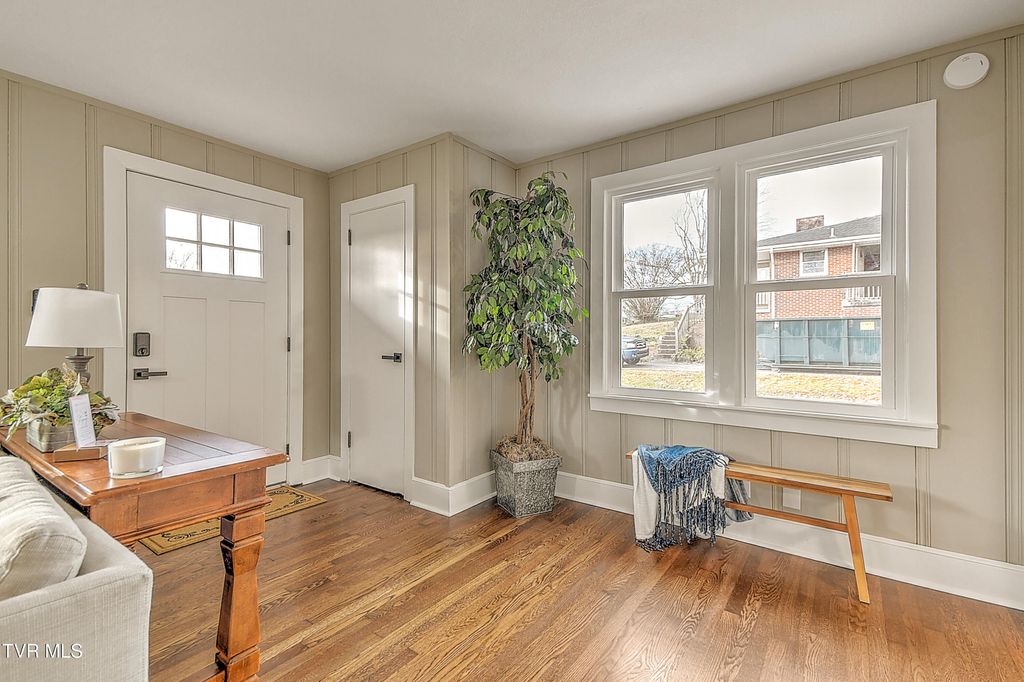 Photo of 1000 Lincoln Avenue, Johnson City, TN 37604 (MLS # 9988725)