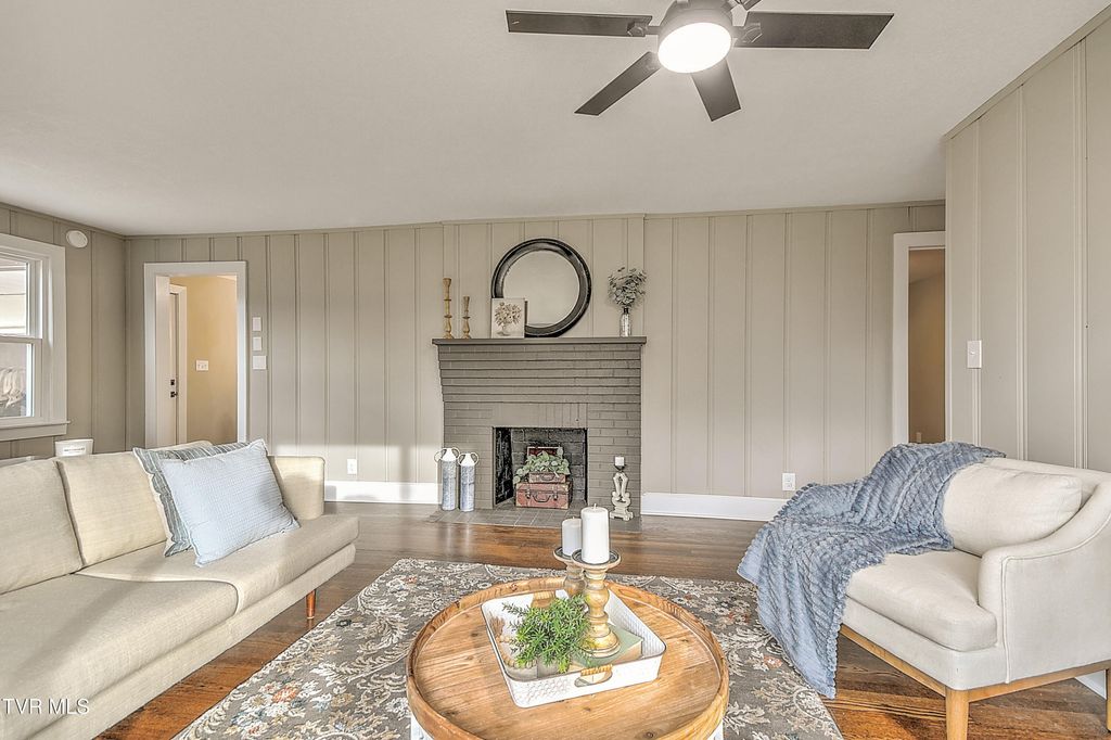 Photo of 1000 Lincoln Avenue, Johnson City, TN 37604 (MLS # 9988725)