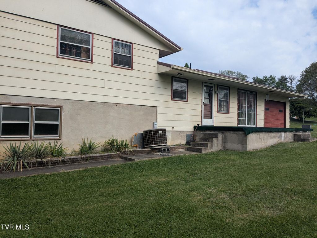 Photo of 201 Spring Brook Drive, Bristol, TN 37620 (MLS # 9994569)