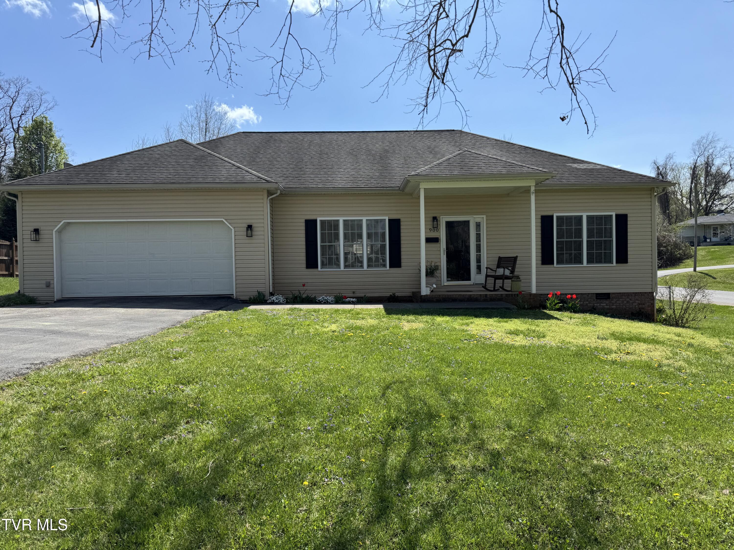 Johnson City, Tennessee 37601, United States, 3 Bedrooms Bedrooms, ,2 BathroomsBathrooms,Residential,Pending,104933