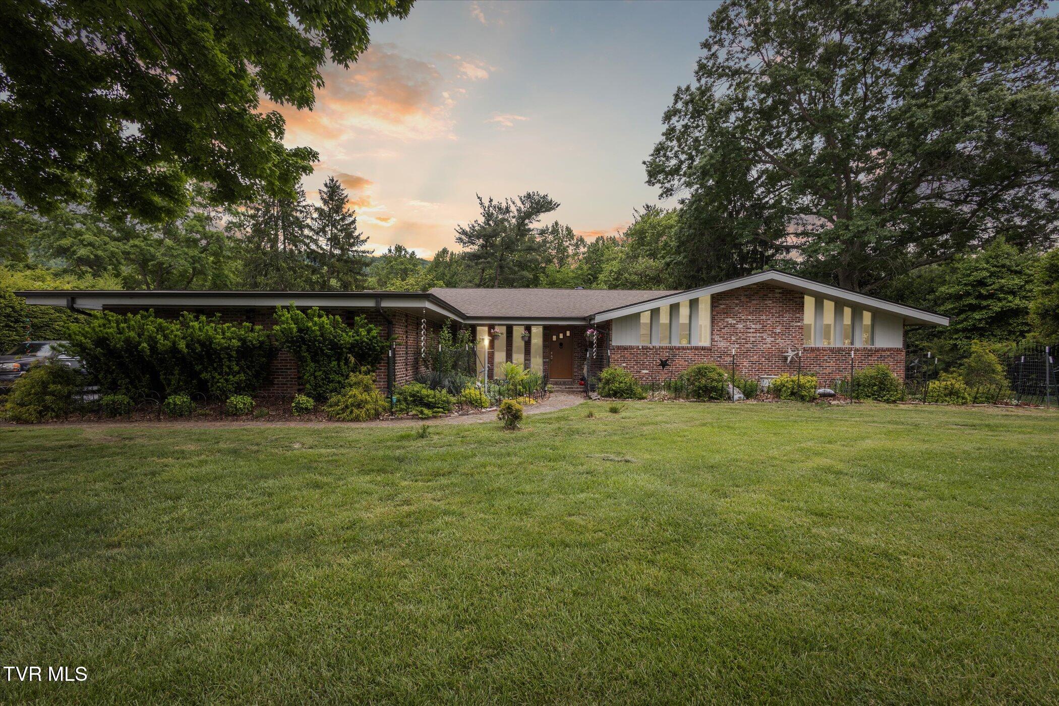 2021 Westwind Drive, Kingsport, Tennessee image 1