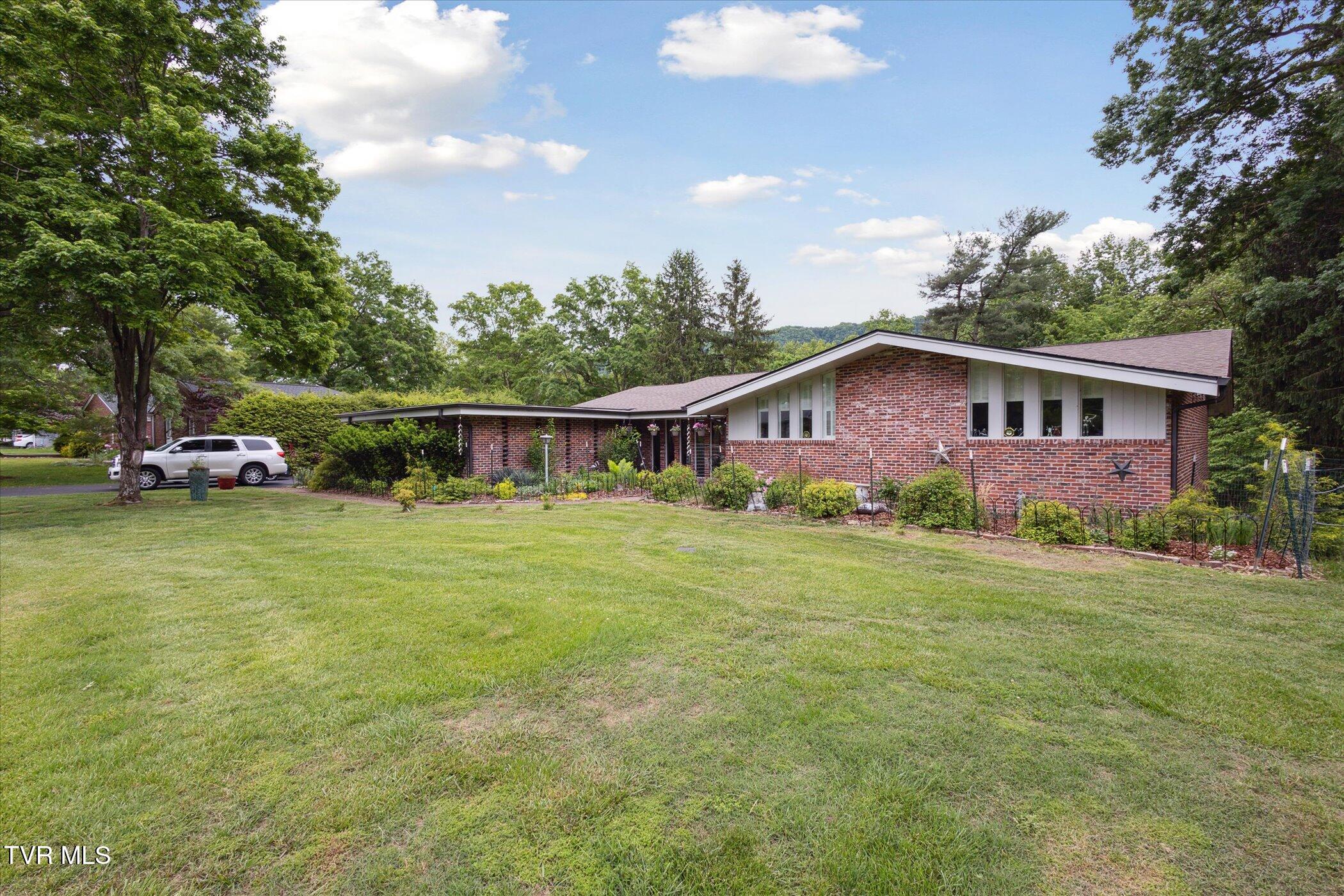 2021 Westwind Drive, Kingsport, Tennessee image 3