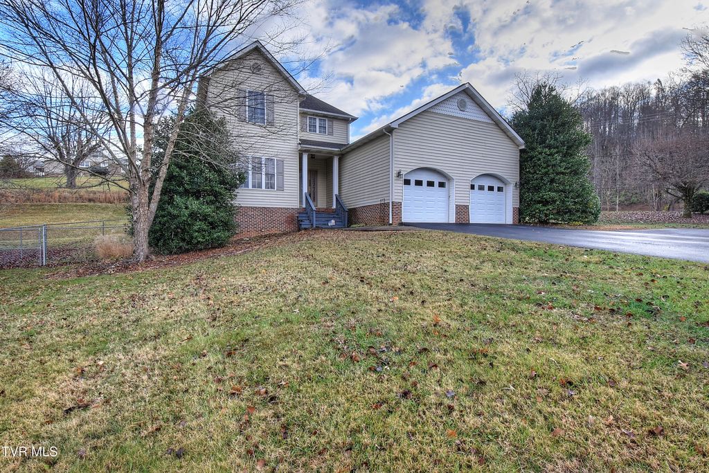 Photo of 1000 Quail Run, Erwin, TN 37650 (MLS # 9988965)