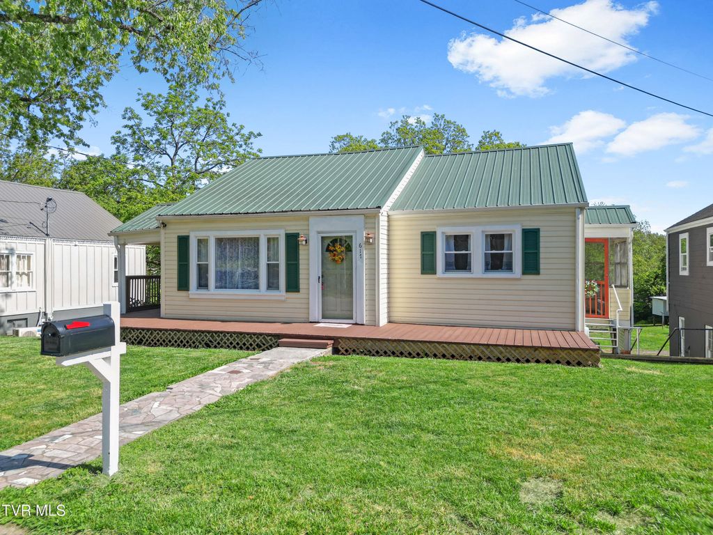 Photo of 617 Carson Street, Greeneville, TN 37743 (MLS # 9994400)