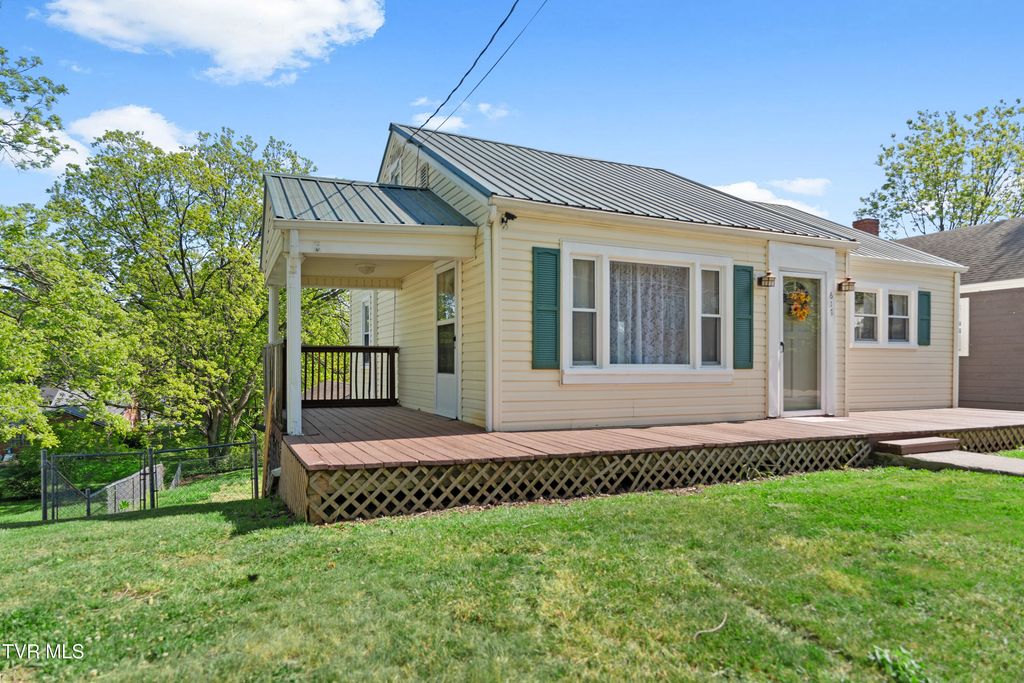 Photo of 617 Carson Street, Greeneville, TN 37743 (MLS # 9994400)