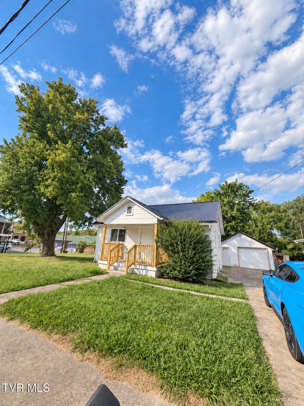 Photo of 910 Robertson Street, Kingsport, TN 37660 (MLS # 10000829)