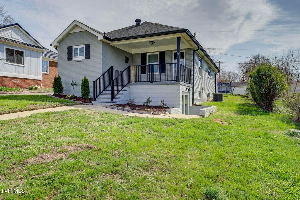 Photo of 809 Birch Street, Kingsport, TN 37664 (MLS # 9992368)